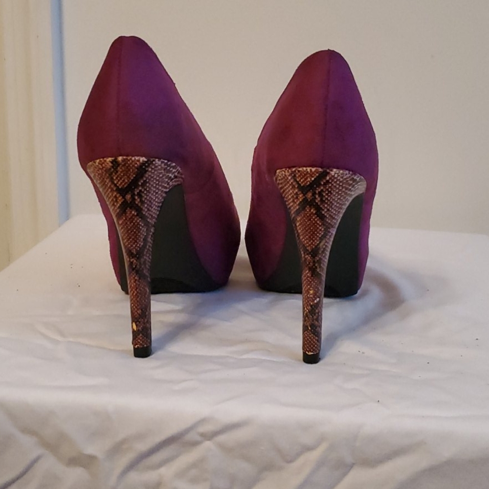 Shoes - Picture 4 of 5